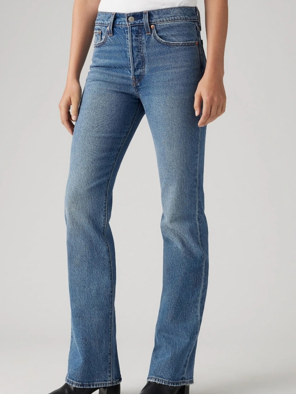 Levis Classic Boot Cut Slight Flare Jeans - Mediun Wash Blue Size 4